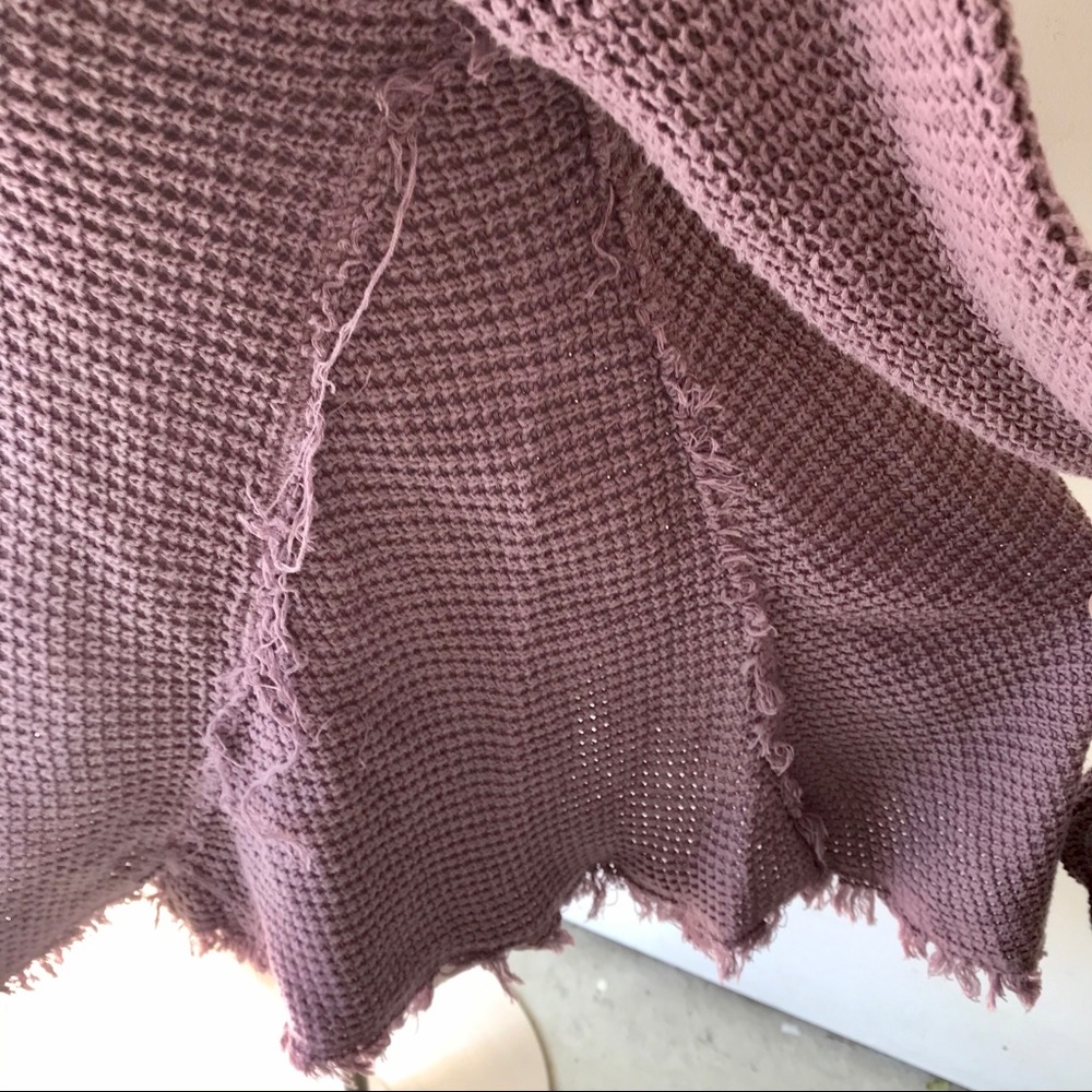 Free People Strappy Loose Oversized Raw Hem Sweater Sz XS Lavender Cold Shoulder - Picture 7 of 9